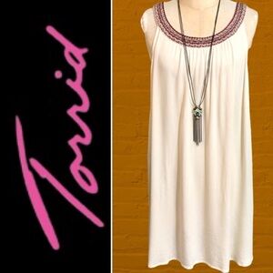 “Torrid” ivory crepe tank with embroidered high neck- 2X
